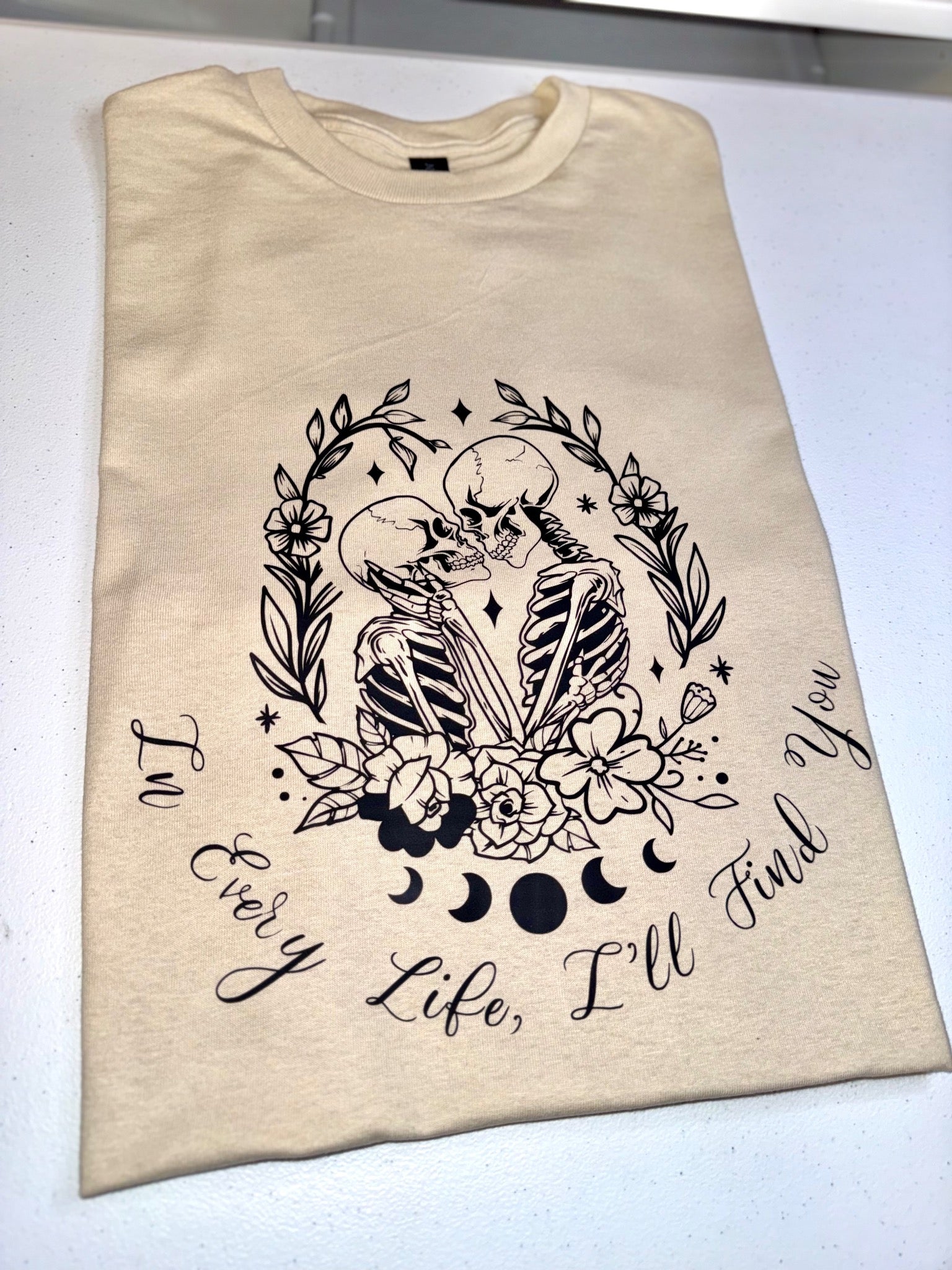 Cream reader T-shirt with floral skeleton artwork